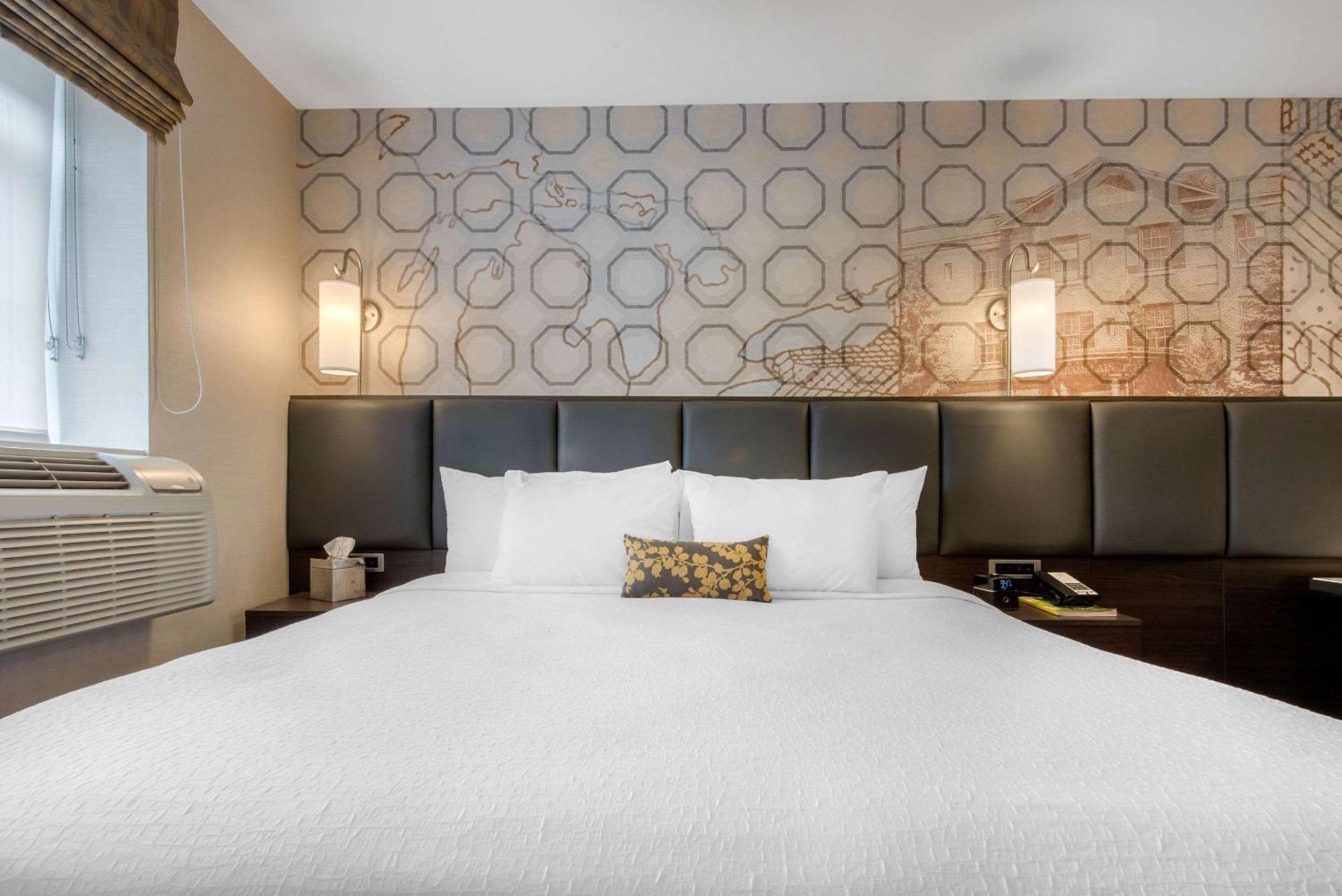 The Champlain Waterfront Hotel Ascend Hotel Collection Ориллия Экстерьер фото