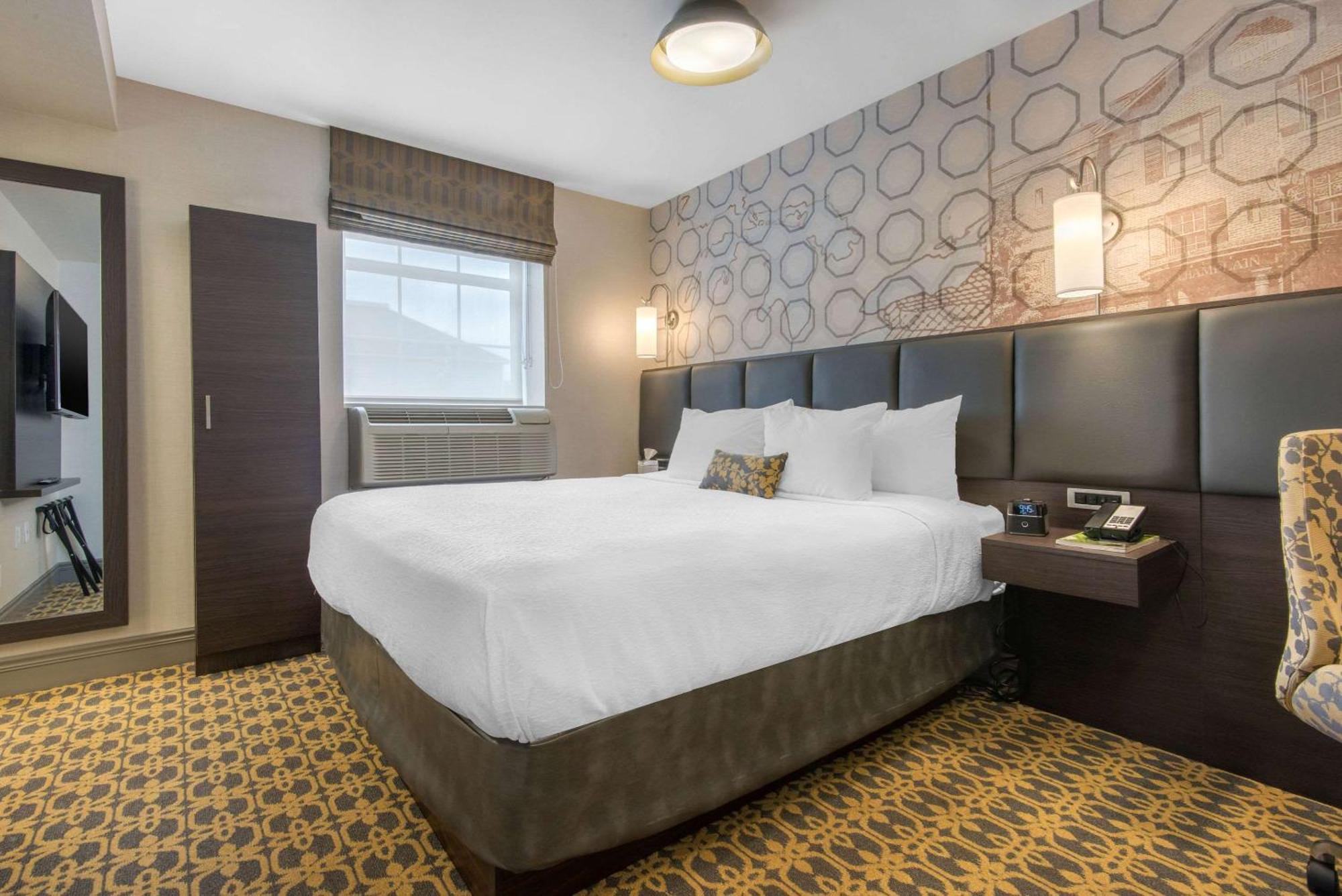 The Champlain Waterfront Hotel Ascend Hotel Collection Ориллия Экстерьер фото