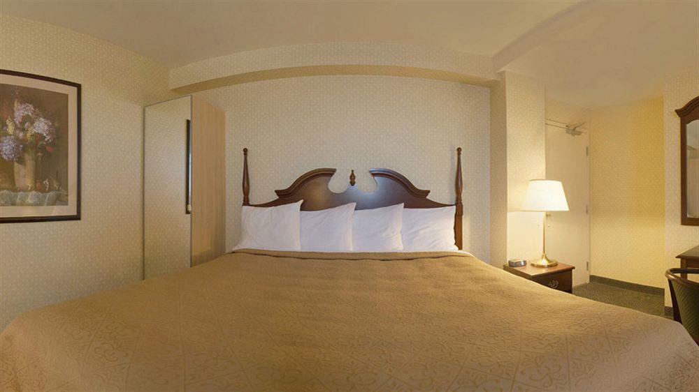 The Champlain Waterfront Hotel Ascend Hotel Collection Ориллия Экстерьер фото